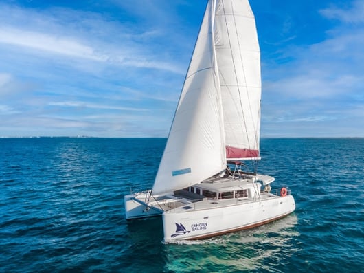 catamaran Lohengrin by Cancun Sailing