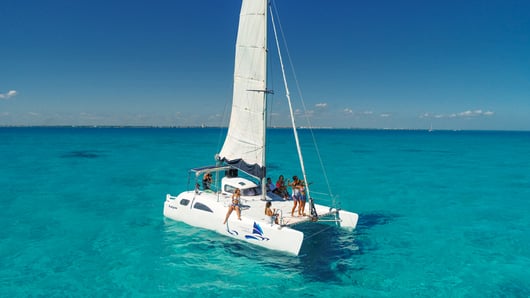 catamaran Nalgone by cancun Sailing